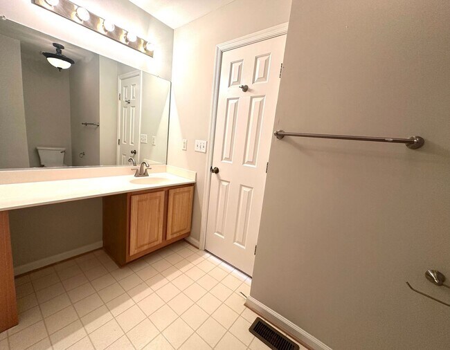 Building Photo - Move-In Special: $200 off 1st full months rent with a lease starting in February 2026 : Call Aman...