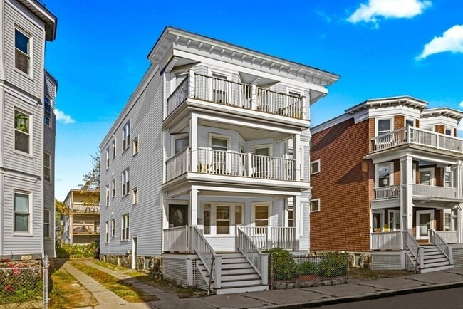 Building Photo - 20 Sudan St