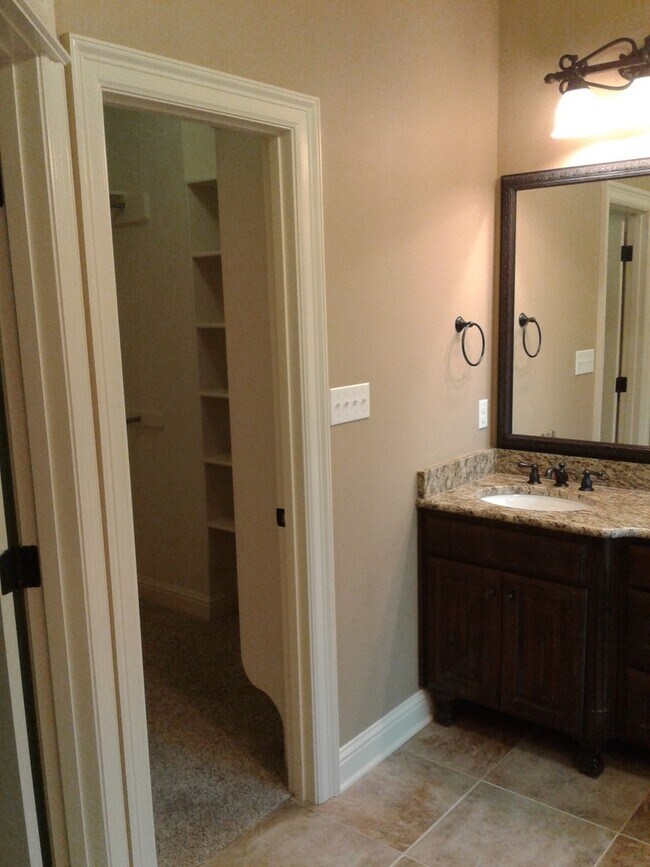 Building Photo - ** BEAUTIFUL 3/2 HOME IN TIBURON **
