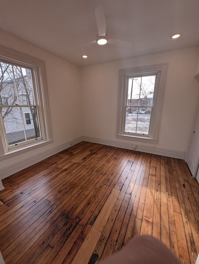 Building Photo - Gorgeous New 1 Bed 1 Bath Apartment in Historic Covington