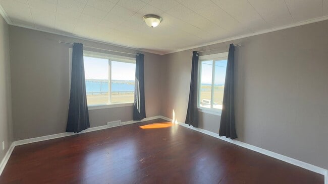 Building Photo - 627 W Marine Dr