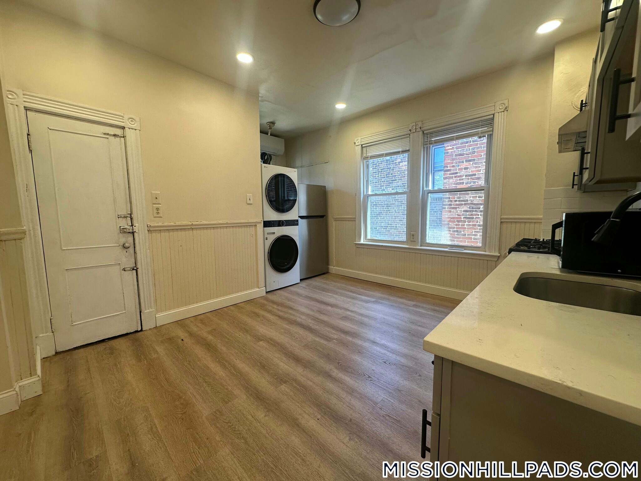 Building Photo - 127 Harrishof St