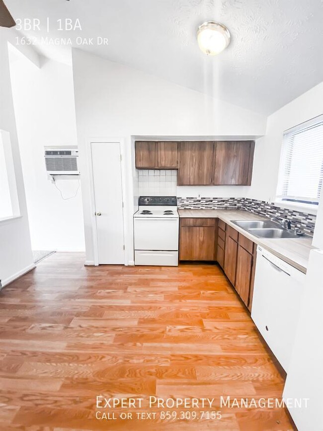 Building Photo - 1632 Magna Oak Dr