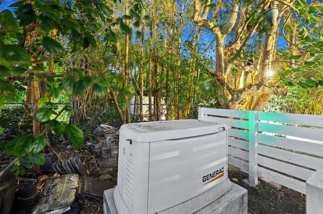 Building Photo - 10740 SW 74th Ct