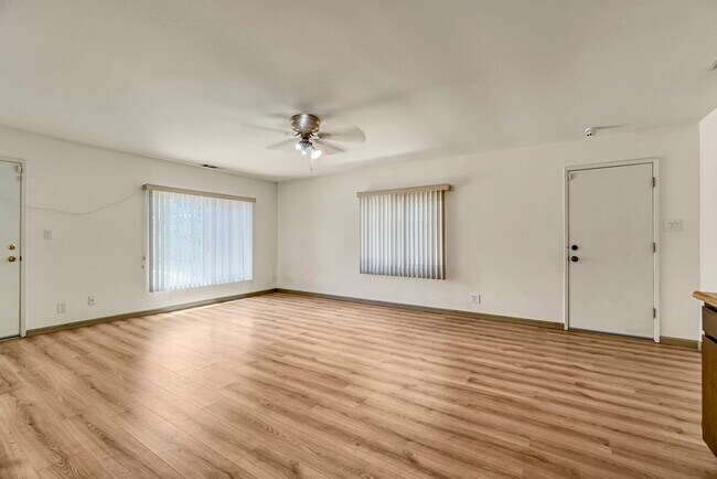 Building Photo - 5170 E Huntington Ave