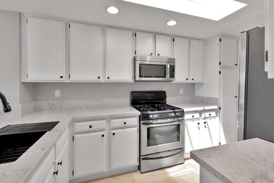Building Photo - 280 Cagney Ln