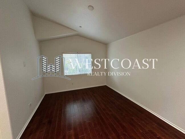 Building Photo - AVAILABLE NOW!!! 3 Bedroom 3 bath Private OASIS backyard in Vista, CA.