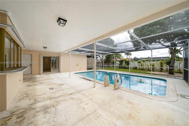 Building Photo - 5524 Cleveland St