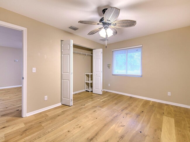 Building Photo - 538 Golden Raintree Pl