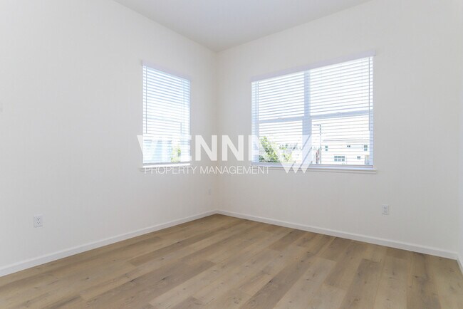Building Photo - 8084 Quiet Knolls Dr