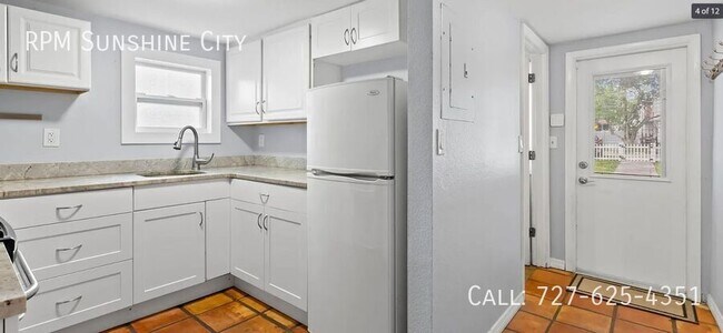 Building Photo - 1115 Highland St N