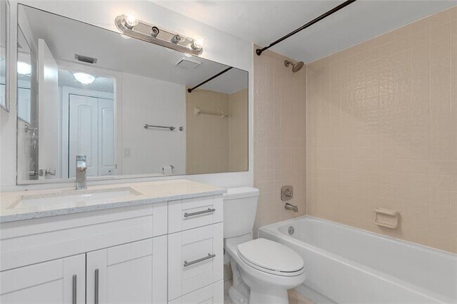 Building Photo - 2900 NW 42nd Ave