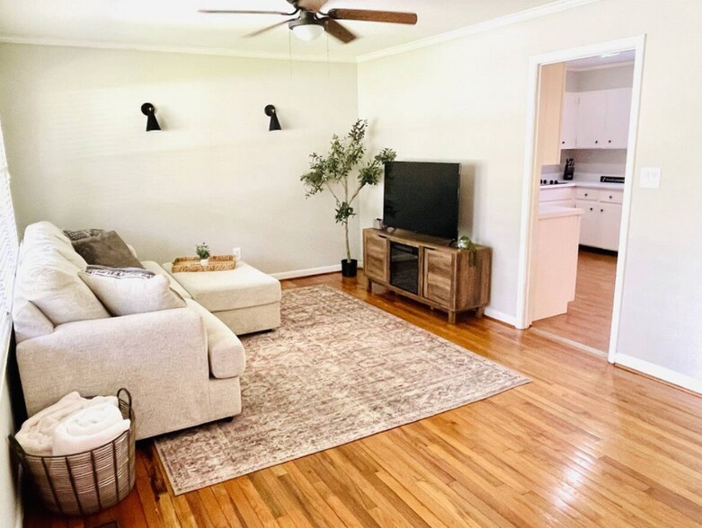 Building Photo - 2013 Lee Ave