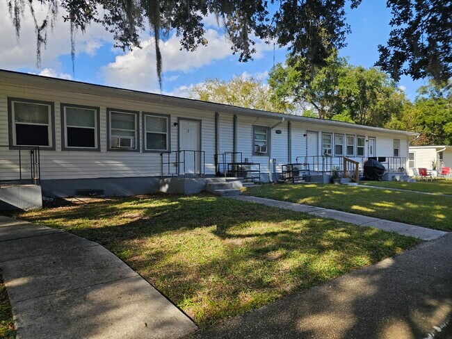 Building Photo - The Horizon 5533