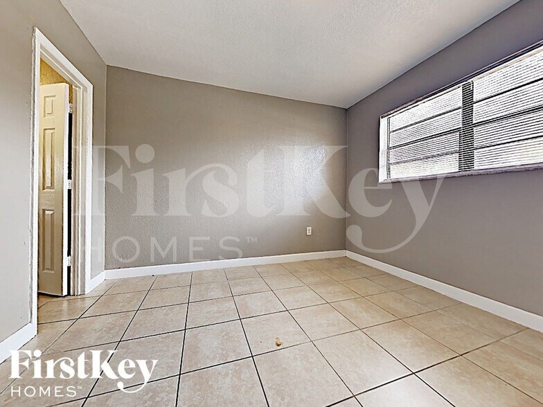 Building Photo - 17800 NW 28th Ct