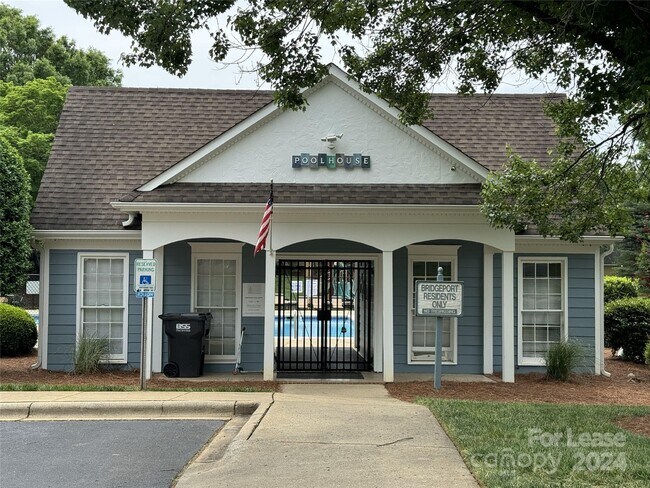 Building Photo - 129 Southhaven Dr