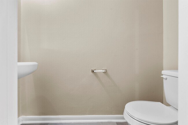 Building Photo - 2423 Pinpoint Dr