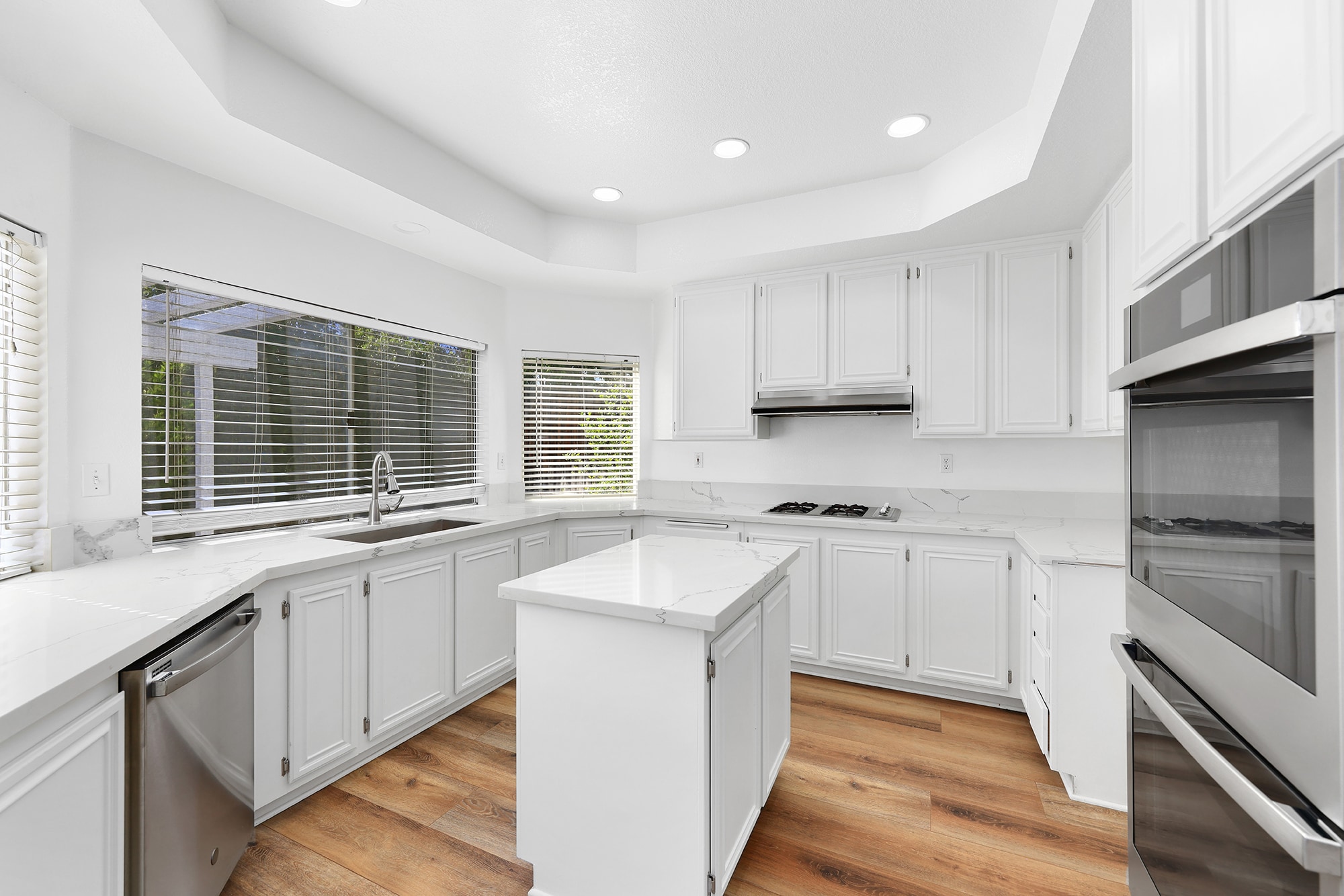 Building Photo - 6718 Vanderbilt Plz