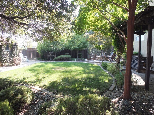 Building Photo - 5/3 3386 sf El Dorado Hills Woodridge home