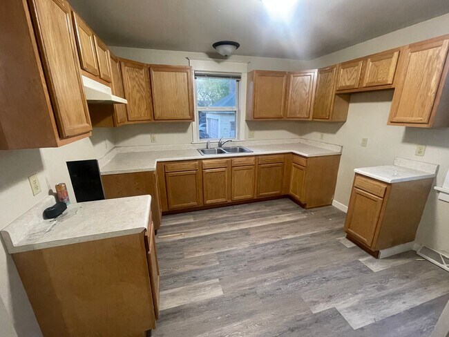 Building Photo - 630 Jackson St