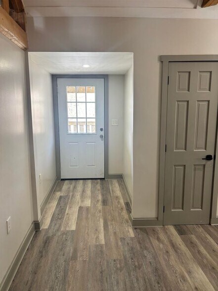 Building Photo - 615 Bean Rd