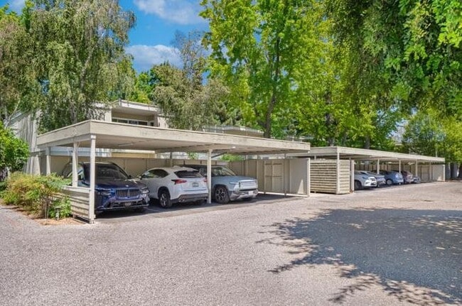 Building Photo - 280 Easy St