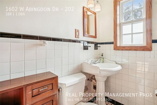 Building Photo - 1602 W Abingdon Dr