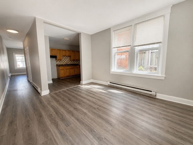 Building Photo - Spacious 3-Bedroom Rental with Front Porch, Backyard & Basement
