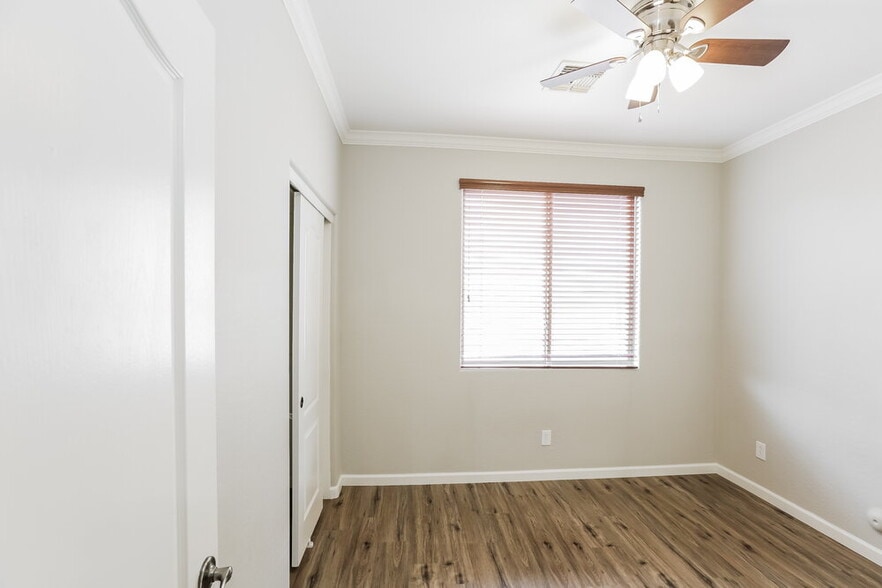 Building Photo - 6806 W Evergreen Terrace