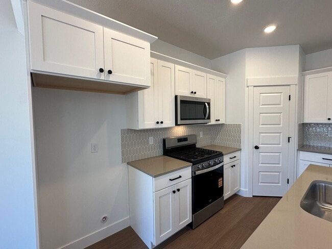 Building Photo - 5260 Acacia Dr