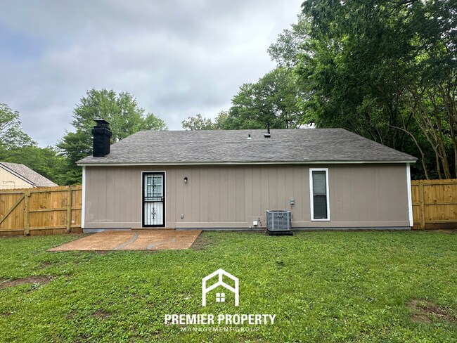 Building Photo - 6467 Llano Ave