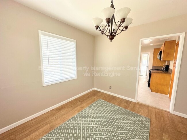 Building Photo - 10918 Dalwood Ave
