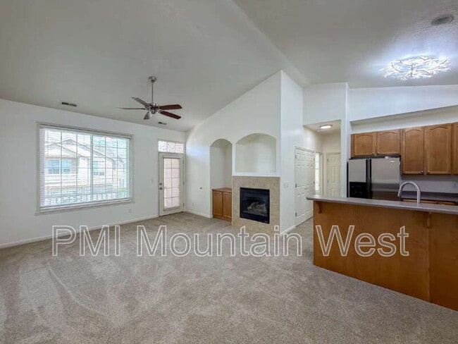 Building Photo - 443 Kent Dr