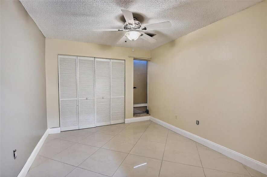 Building Photo - 9430 SW 49th St