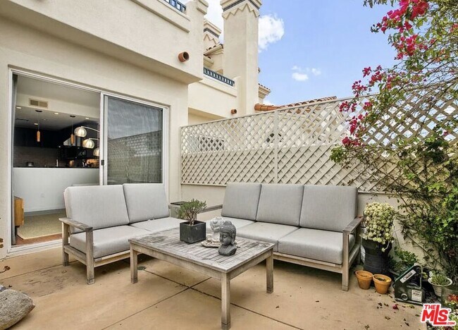 Building Photo - 6471 Zuma View Pl