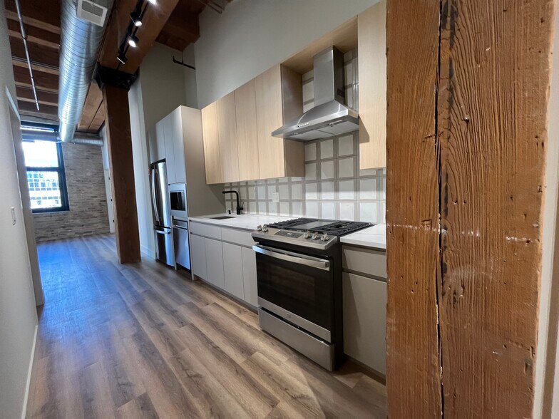 Brand new Stainless Steel appliances - 151 W Ohio St