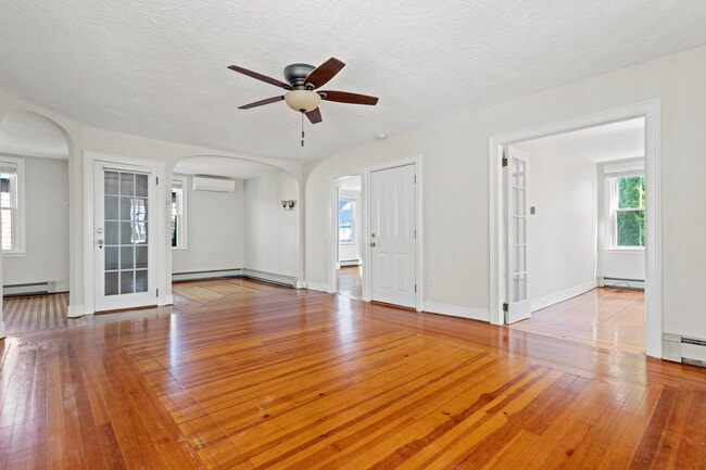 Building Photo - 6 Church St