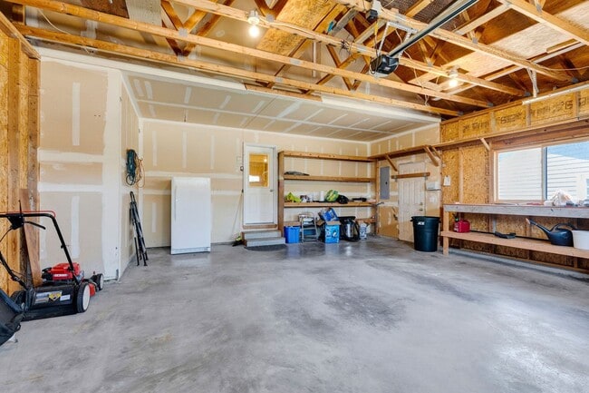 Building Photo - Single Family Home in LOLO, 4 bed / 3 bath...