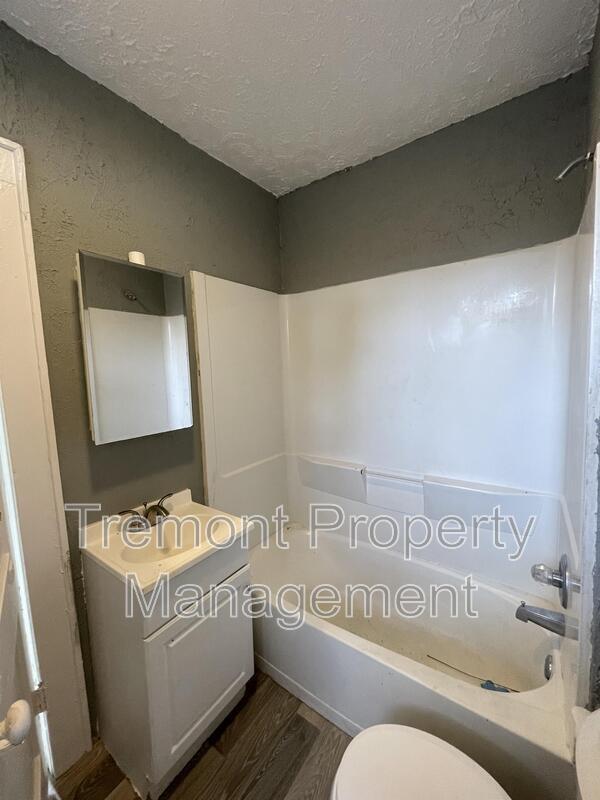 Building Photo - 727 Carden Ave