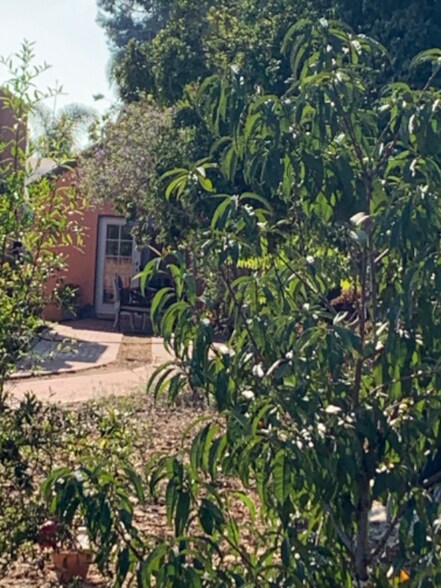 Building Photo - 692 2nd Ave