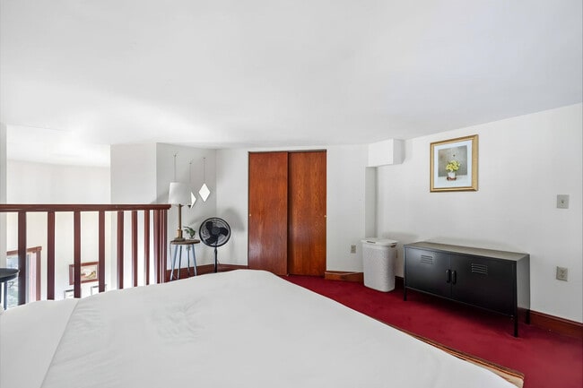 Building Photo - 402 W Dayton St