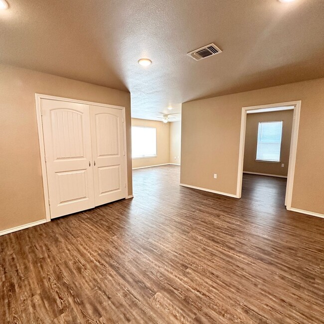 Building Photo - $99 Move In Special With 13 Month Lease!