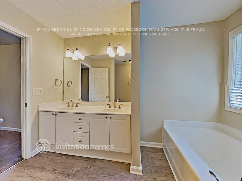 Building Photo - 4017 St George Walk SW