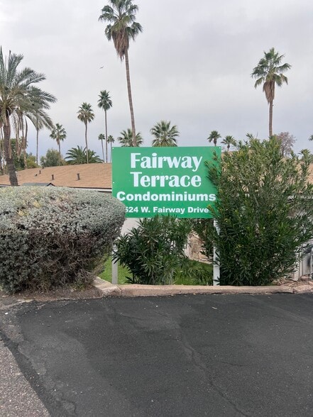 Building Photo - 524 W Fairway Dr