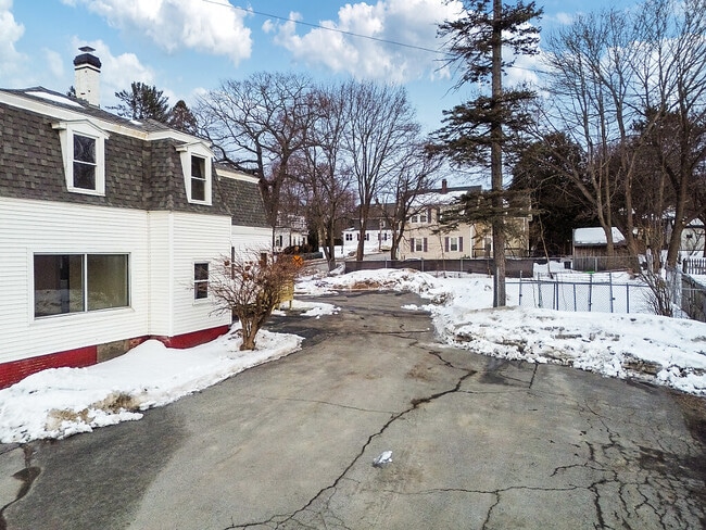 Building Photo - 392 S Main St