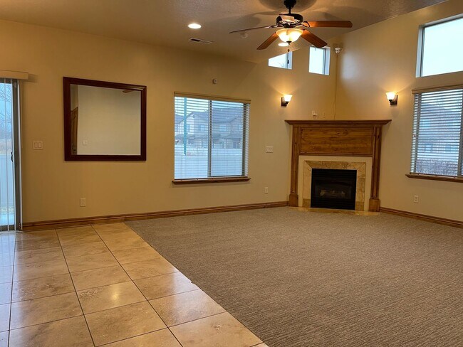 Building Photo - Gorgeous home in Orem