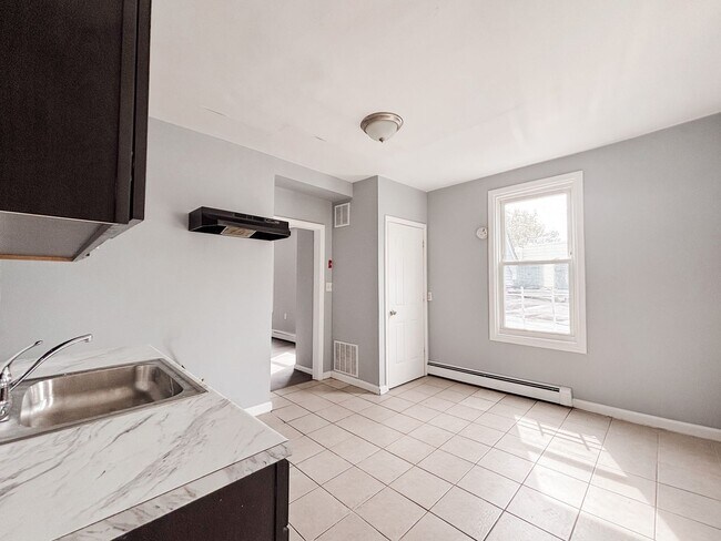 Building Photo - 96 Cutler St