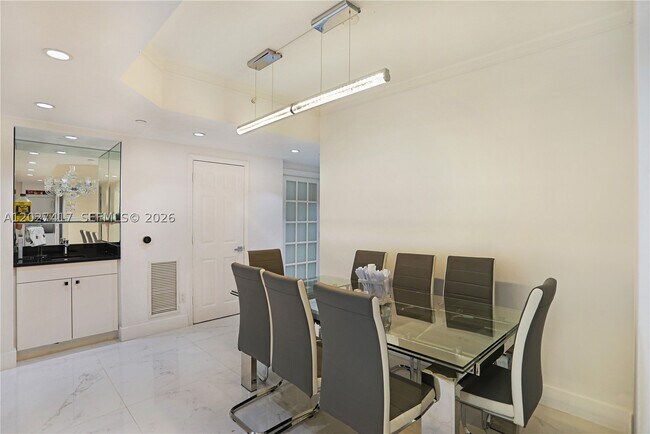 Building Photo - 4775 Collins Ave