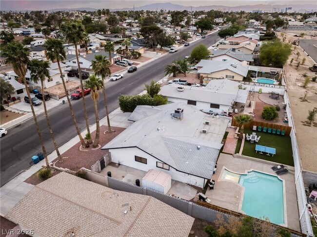 Building Photo - 3992 Chinchilla Ave