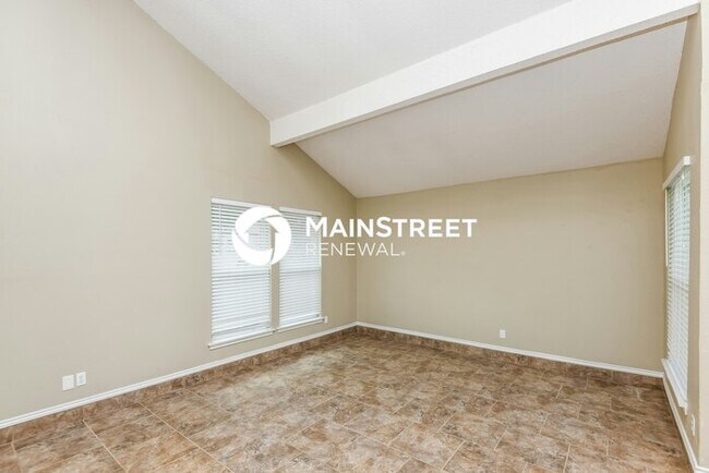 Building Photo - 3 Bedroom Pet-Friendly Home in Fort Worth, TX with Main Street Renewal